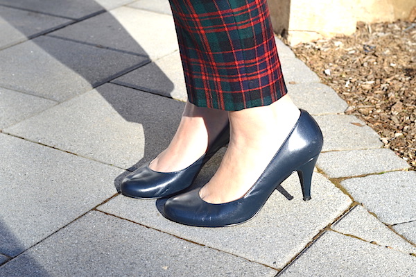 navy-leather-pumps