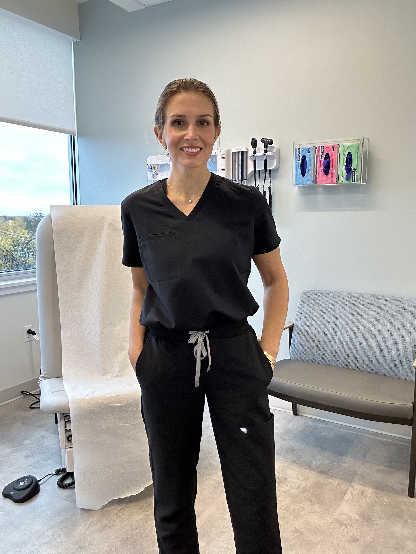 Fabletics Scrubs – Partial to Pink